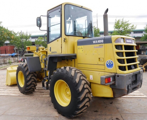 รถตัก Komatsu WA 100-3 นำเข้าจากญี่ปุ่นแท้ 1000\% สวยมาก รถ 2,000 ชั่วโมง ขายถูก 090-986-2521