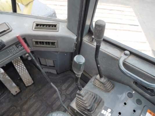 รถตัก Komatsu WA 100-3 นำเข้าจากญี่ปุ่นแท้ 1000\% สวยมาก รถ 2,000 ชั่วโมง ขายถูก 090-986-2521