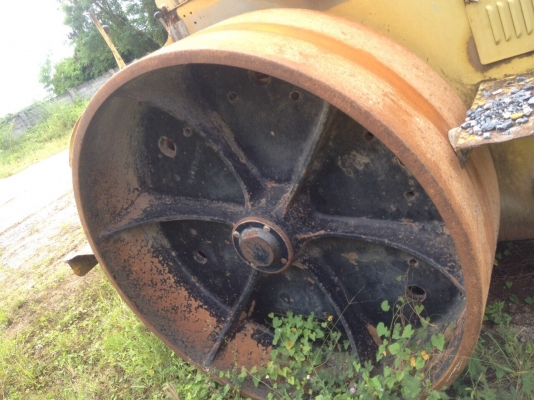 ต้องการขายรถบดสามล้อเหล็กSAKAI KD10 ตรวจเช็คสภาพพร้อมใช้