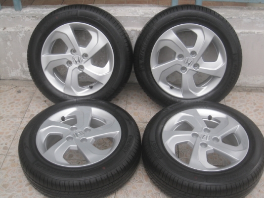 ขายล้อแม็กป้ายแดง new city 15"x5.5" et45 4 รู 100 ยาง michelin energy xm1 175/65r15 ยางผลิตสัปดาห์ที่ 10 ปี 14 ริ้วที่หน้ายางมีทุกเส้นครับ ขายทั้งชุด 12,900 บาทครับ สนใจติดต่อเล็กคลองสามครับ 081-3747940 ขายล้อแม็กป้ายแดง new city 15"x5.5" et45 4 รู 100 ยาง michelin energy xm1 175/65r15 ยางผลิตสัปดาห์ที่ 10 ปี 14 ริ้วที่หน้ายางมีทุกเส้นครับ ขายทั้งชุด 12,900 บาทครับ สนใจติดต่อเล็กคลองสามครับ 081-3747940