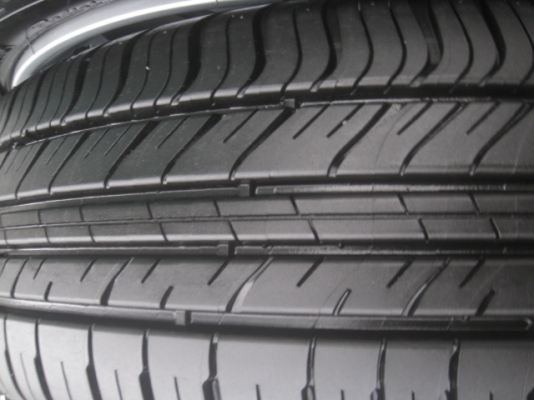 ขายล้อแม็กป้ายแดง new city 15"x5.5" et45 4 รู 100 ยาง michelin energy xm1 175/65r15 ยางผลิตสัปดาห์ที่ 10 ปี 14 ริ้วที่หน้ายางมีทุกเส้นครับ ขายทั้งชุด 12,900 บาทครับ สนใจติดต่อเล็กคลองสามครับ 081-3747940