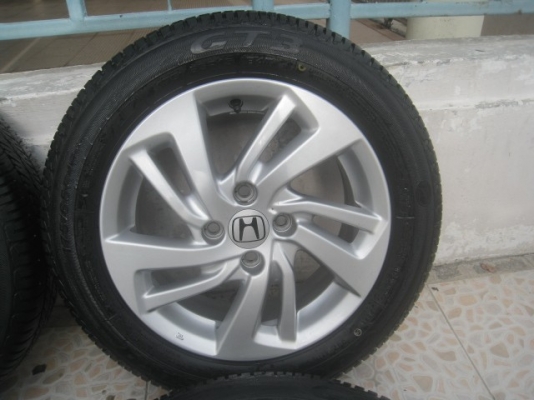 ขายล้อแม็กป้ายแดง new jazz 15"x5.5" et45 4 รู 100 ล้อสภาพใหม่ทุกล้อครับ ยาง goodyear gt3 175/65r15 ยางผลิตสัปดาห์ที่ 13 ปี 14 ตุ่มที่หน้ายางมีทุกเส้นครับ ขายทั้งชุด 12,900 บาทครับ สนใจติดต่อเล็กคลองสามครับ