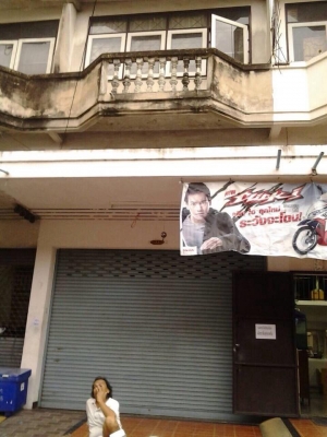 ตึกแถว4ชั้นครึ่งทำเลค้าขายในมบ.แสงทองวิลล่า