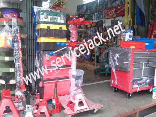 เครนยกเครื่อง,กระดานนอนซ่อมรถ,ตู้เครื่องมือ,แม่แรงสิบล้อ,บลีอคทดแรง