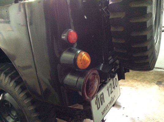 รถ Jeep Mitsubishi J57 เครื่อง4G54 เครื่องเดียวกับ Pajero ตัวถังเดิม แชทซีเดิม โอนได้ทั่วประเทศไทย จดทะเบียน รย.1 เปิดประทุนตอนเดียว เกียร์ 4 ใช้ได้ดี ไม่ดัง ไม่หอน ไม่สั่น วิ่ง 130 km/hr ได้สบาย ไฟและอุปกรณ์ต่างๆ เช่น ไฟฉุกเฉิน ไฟเลี้ยวไฟหรี่ ไฟพรางใช้ได