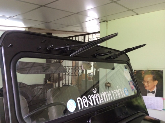 รถ Jeep Mitsubishi J57 เครื่อง4G54 เครื่องเดียวกับ Pajero ตัวถังเดิม แชทซีเดิม โอนได้ทั่วประเทศไทย จดทะเบียน รย.1 เปิดประทุนตอนเดียว เกียร์ 4 ใช้ได้ดี ไม่ดัง ไม่หอน ไม่สั่น วิ่ง 130 km/hr ได้สบาย ไฟและอุปกรณ์ต่างๆ เช่น ไฟฉุกเฉิน ไฟเลี้ยวไฟหรี่ ไฟพรางใช้ได