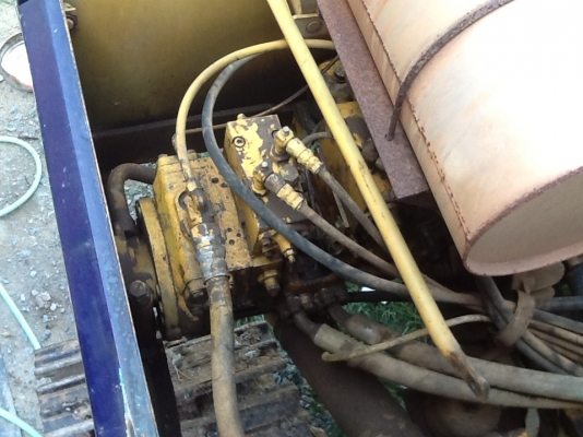 ขายแมคโครpc100-3komatsu450000฿ด่วน ขายแมคโครpc100-3komatsu450000฿ด่วน