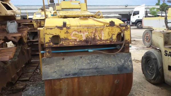 ขายรถบดยางแอสฟัลฟ์ติก  SAKAI SW70C ล้อเหล็กคู่ ใบแจ้งจำหน่าย ราคา 600000