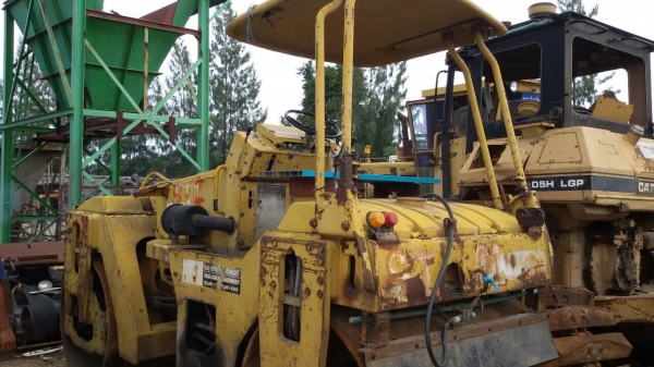 ขายรถบดยางแอสฟัลฟ์ติก  SAKAI SW70C ล้อเหล็กคู่ ใบแจ้งจำหน่าย ราคา 600000