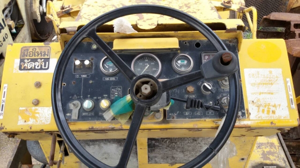 ขายรถบดยางแอสฟัลฟ์ติก  SAKAI SW70C ล้อเหล็กคู่ ใบแจ้งจำหน่าย ราคา 600000