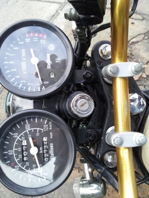 ขาย stallions solo ปี 2013, กับ ปี 2014 ราคา 22000 บาททั้งสองคัน ส่งได้ทั่วไทย