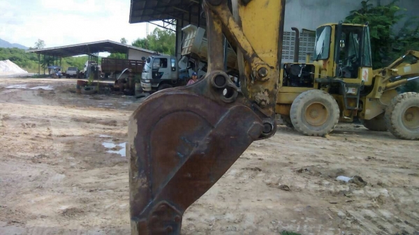 ขายKOMATZU 200รุ่น7 สภาพดีพร้อมใช้ ลดเหลือ1.5ล้านคับ