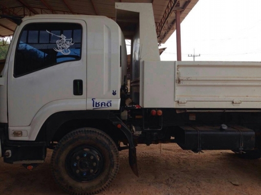 อีซูซุ 6 ล้อดั้ม 240 แรงม้า. ปี 54 (  รถวิ่ง 6x,xxx กว่า กม.)   สนใจติดต่อ 081 - 6079515