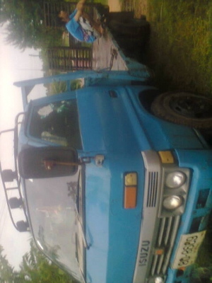 หกล้อ อีซูซู TL100แรงฝาดำ ทะเบียนพร้อมโอน....เด้อ