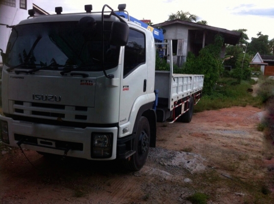 รถอีซูซุ 6 ล้อ ติดเครน 3.5 ตัน. 240 แรงม้า ปี 56 ( รถวิ่ง 13,xxx กม. ) สนใจติดต่อ 081 - 6079515 รถอีซูซุ 6 ล้อ ติดเครน 3.5 ตัน. 240 แรงม้า ปี 56 ( รถวิ่ง 13,xxx กม. ) สนใจติดต่อ 081 - 6079515