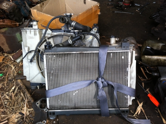 ขายหม้อน้ำ toyota yaris พร้อมพัดลม2000