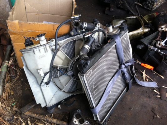 ขายหม้อน้ำ toyota yaris พร้อมพัดลม2000