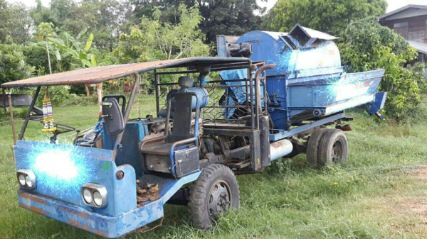 ขายรถ6ล้อ นวดข้าว เกษตรพัฒนา7ฟุต เครื่องนิสสัส PD6 220 แรง สภาพพร้อมใช้งาน พ.เพาเวอร์ แชชซีสวย