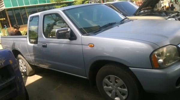 ขายด่วนๆ รถกระบะนิสสันฟรอนเทียร์ มีแค๊ป เครื่อง 2700 เกียร์ธรรมดา