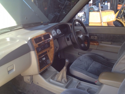 ขายด่วนๆ รถกระบะนิสสันฟรอนเทียร์ มีแค๊ป เครื่อง 3000 เกียร์ธรรมดา