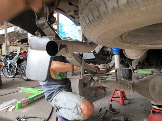 รับแก้ปัญหาช่วงล่าง รถกระบะ TriTron by Shock  Profender