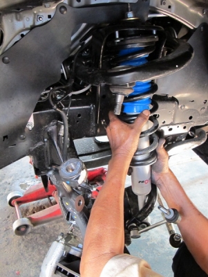 รับแก้ปัญหาช่วงล่าง รถกระบะ TriTron by Shock  Profender