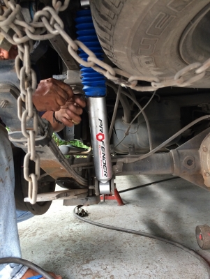 รับแก้ปัญหาช่วงล่าง รถกระบะ TriTron by Shock  Profender