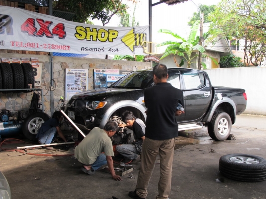 รับแก้ปัญหาช่วงล่าง รถกระบะ TriTron by Shock  Profender