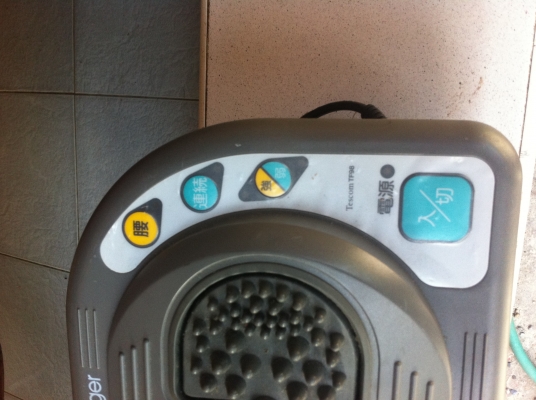 เครื่องนวดเท้า Tataki นวดแบบกระทุงเท้าขึ้นจากด้านล่างช่วยการไหลเวียนเลือด