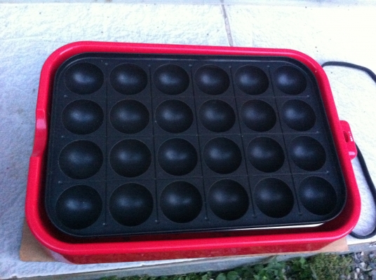 เครื่องทำขนม ทาโก๊ะยากิ(ขนมครกญี่ปุ่น) และใช้ทำอย่างอื่นๆได้ด้วย ทำไข่นกกระทา ทำขนมครก (มีมาแค่ 5 เครื่อง)