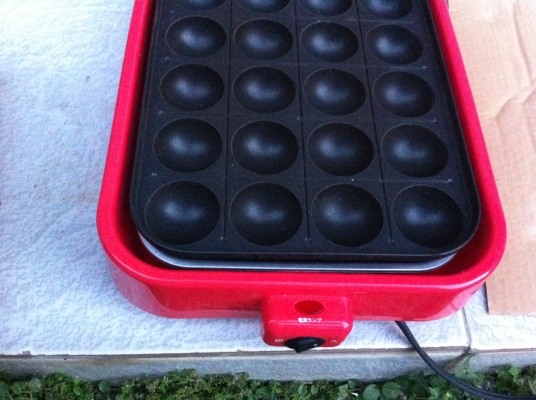 เครื่องทำขนม ทาโก๊ะยากิ(ขนมครกญี่ปุ่น) และใช้ทำอย่างอื่นๆได้ด้วย ทำไข่นกกระทา ทำขนมครก (มีมาแค่ 5 เครื่อง)