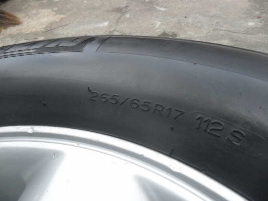 ล้อแม็ก 17นิ้ว 6รู โตโยต้า พร้อมยาง 265/65R17ปี10 สวยๆ 4 ล้อ ราคา 9800 บาท ล้อแม็ก 17นิ้ว 6รู โตโยต้า พร้อมยาง 265/65R17ปี10 สวยๆ 4 ล้อ ราคา 9800 บาท