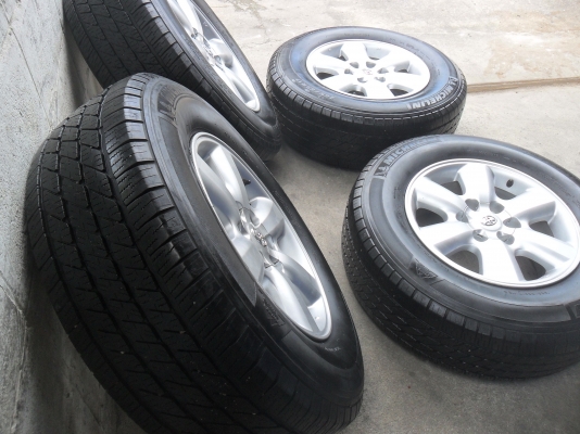 ล้อแม็ก 17นิ้ว 6รู โตโยต้า พร้อมยาง 265/65R17ปี10 สวยๆ 4 ล้อ ราคา 9800 บาท ล้อแม็ก 17นิ้ว 6รู โตโยต้า พร้อมยาง 265/65R17ปี10 สวยๆ 4 ล้อ ราคา 9800 บาท