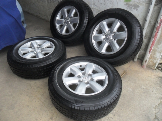 ล้อแม็ก 17นิ้ว 6รู โตโยต้า พร้อมยาง 265/65R17ปี10 สวยๆ 4 ล้อ ราคา 9800 บาท ล้อแม็ก 17นิ้ว 6รู โตโยต้า พร้อมยาง 265/65R17ปี10 สวยๆ 4 ล้อ ราคา 9800 บาท