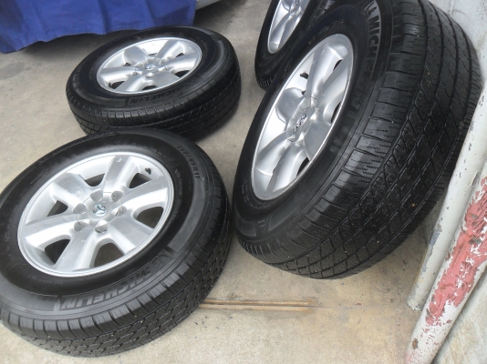 ล้อแม็ก 17นิ้ว 6รู โตโยต้า พร้อมยาง 265/65R17ปี10 สวยๆ 4 ล้อ ราคา 9800 บาท ล้อแม็ก 17นิ้ว 6รู โตโยต้า พร้อมยาง 265/65R17ปี10 สวยๆ 4 ล้อ ราคา 9800 บาท