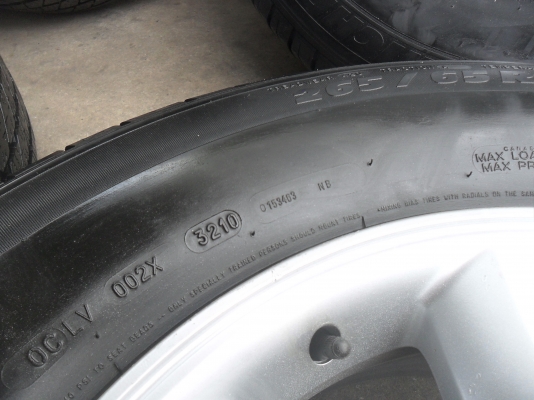 ล้อแม็ก 17นิ้ว 6รู โตโยต้า พร้อมยาง 265/65R17ปี10 สวยๆ 4 ล้อ ราคา 9800 บาท ล้อแม็ก 17นิ้ว 6รู โตโยต้า พร้อมยาง 265/65R17ปี10 สวยๆ 4 ล้อ ราคา 9800 บาท