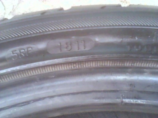 ขายยาง 225/40/18 ปี 11 คู่ 1200 บาท