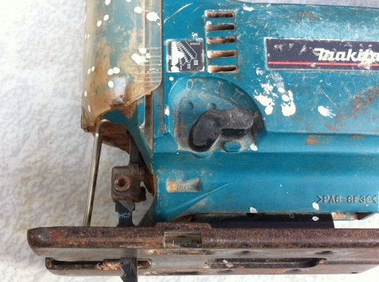 เลื่อยจิ๊กซอ MAKITA 4324 ผลิตที่ญี่ปุ่น เป็นรุ่นที่ปรับให้ตัวรับใบเลื่อยโยกตามใบเลื่อยเพื่อง่ายต่อการตัด เลื่อยจิ๊กซอ MAKITA 4324 ผลิตที่ญี่ปุ่น เป็นรุ่นที่ปรับให้ตัวรับใบเลื่อยโยกตามใบเลื่อยเพื่อง่ายต่อการตัด