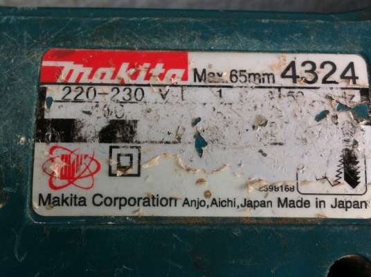 เลื่อยจิ๊กซอ MAKITA 4324 ผลิตที่ญี่ปุ่น เป็นรุ่นที่ปรับให้ตัวรับใบเลื่อยโยกตามใบเลื่อยเพื่อง่ายต่อการตัด เลื่อยจิ๊กซอ MAKITA 4324 ผลิตที่ญี่ปุ่น เป็นรุ่นที่ปรับให้ตัวรับใบเลื่อยโยกตามใบเลื่อยเพื่อง่ายต่อการตัด