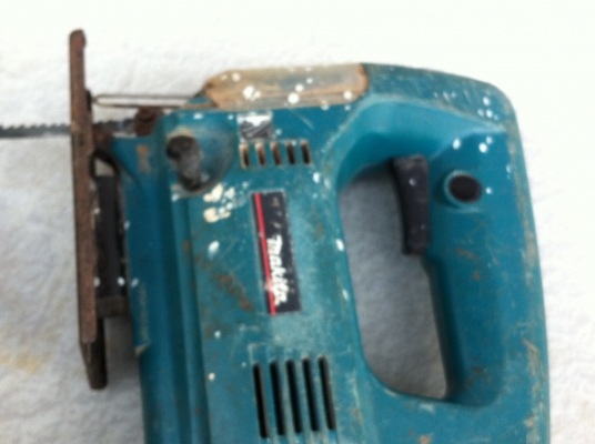 เลื่อยจิ๊กซอ MAKITA 4324 ผลิตที่ญี่ปุ่น เป็นรุ่นที่ปรับให้ตัวรับใบเลื่อยโยกตามใบเลื่อยเพื่อง่ายต่อการตัด เลื่อยจิ๊กซอ MAKITA 4324 ผลิตที่ญี่ปุ่น เป็นรุ่นที่ปรับให้ตัวรับใบเลื่อยโยกตามใบเลื่อยเพื่อง่ายต่อการตัด