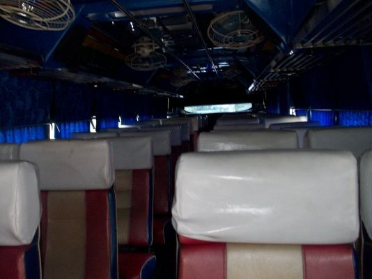 ขายรถบัส พัดลม 12 เมตร  ชั้นครึ่งเต็มมาตรฐานขนส่ง  ทรงสองเส้นโรโบคอป เครื่องกลาง คานหน้าคานท้าย nissan  เครื่อง nissan  เครื่องเสียงครบครับพร้อมใช้  ราคา  700,000  บาท  เท่านั้น  สนใจโทรมาพูดคุยกันได้ครับ   ติดต่อ พ่อเสน่ห์ 081-2924481 เอกสารเล่มทะเบียนพร