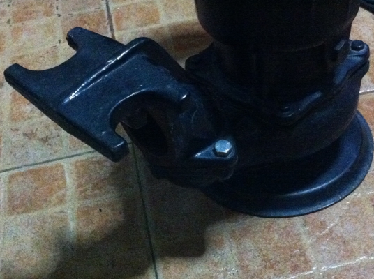 ปั๊มน้ำแบบจุ่มแช่ Shin Maywa ผลิตที่ญี่ปุ่นใช้ไฟสามเฟส 380 V. ดันขึ้นได้สูง 8.5 ม. ได้น้ำ 170 ลิตร/นาที