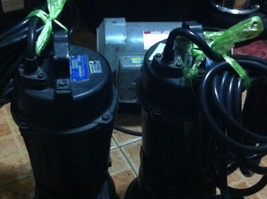 ปั๊มน้ำแบบจุ่มแช่ Shin Maywa ผลิตที่ญี่ปุ่นใช้ไฟสามเฟส 380 V. ดันขึ้นได้สูง 8.5 ม. ได้น้ำ 170 ลิตร/นาที