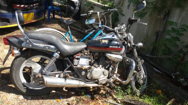 ขาย KAWASAKI BOSS175  เหลือ สีดำ 1คัน