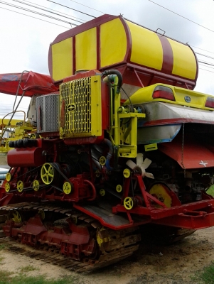 รถเกี่ยวข้าวศักดิ์พัฒนา