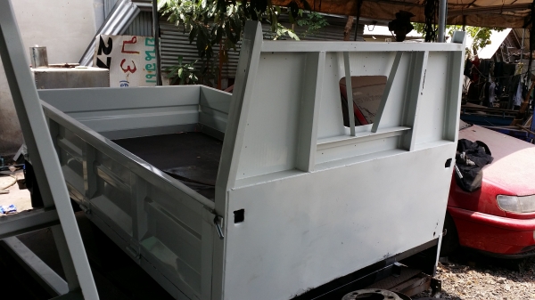 ขายกะบะเหล็กทั้งใบทำสีแล้ว1.70ม.ยาว2.80มฝาข้าง50ซม.