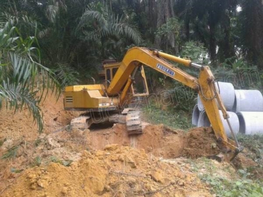 รถแบคโฮ FURUGAWA รุ่น FH31S