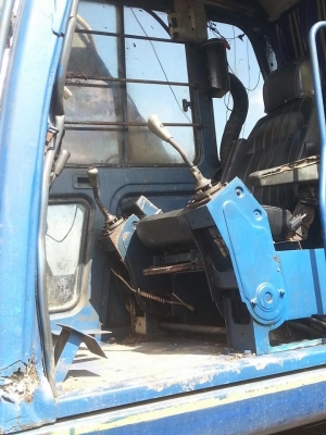 ขาย kobelco sk200-1 mark III บูมยาว 16 เมตร มีป่ะบ้าง ไฟฟ้าครบ เอกสารซื้อขาย