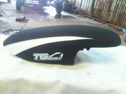 นวมด้านบนคอแฮนด์ เจทสกียืน