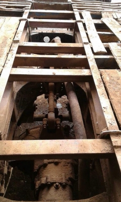 สิบล้อ แบบสองเพลา HINO เครื่อง EH700 บรรทุกแบคโฮ 200 ได้